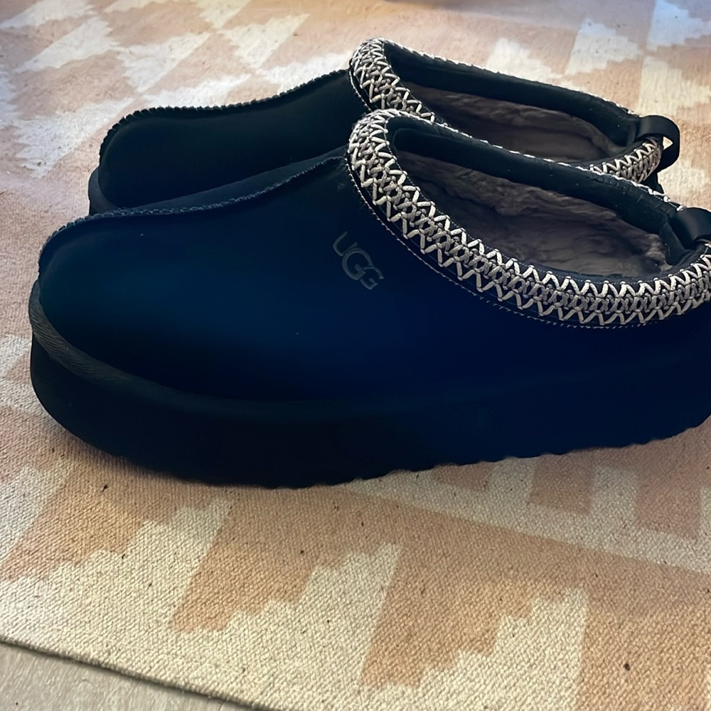 Black Platform UGG Tazz Slippers